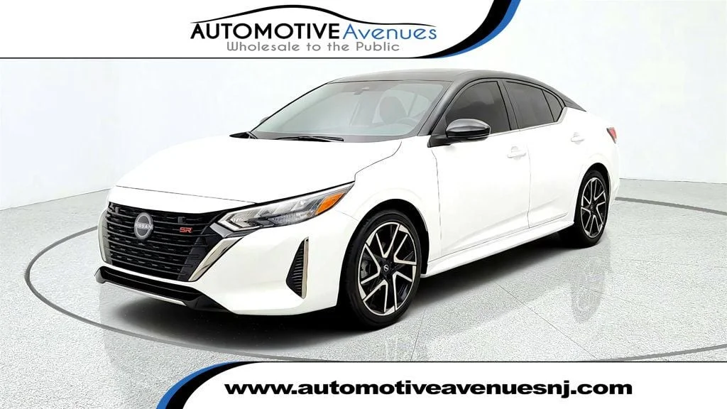 Used 2025 Aspen White Tricoat/Super Black Nissan SR CVT image 1