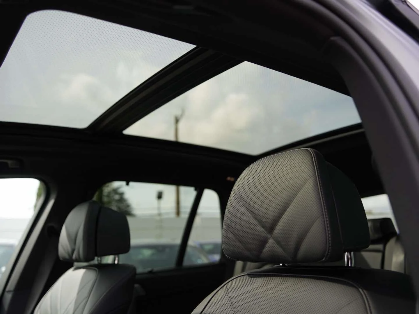 New 2026 Frozen Pure Grey Metallic BMW M60i image 17