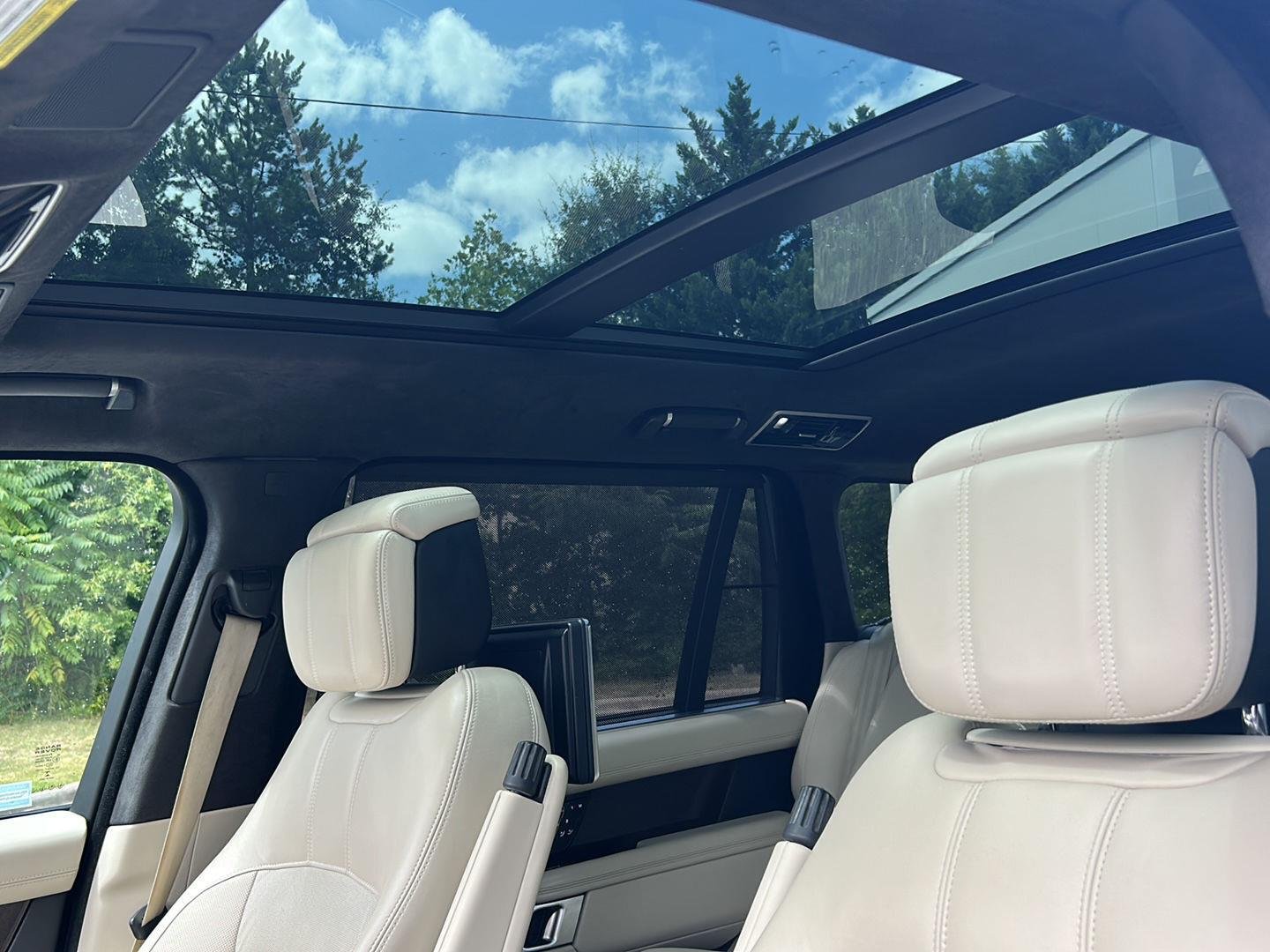 Used 2020 Santorini Black Metallic Land Rover Autobiography image 17