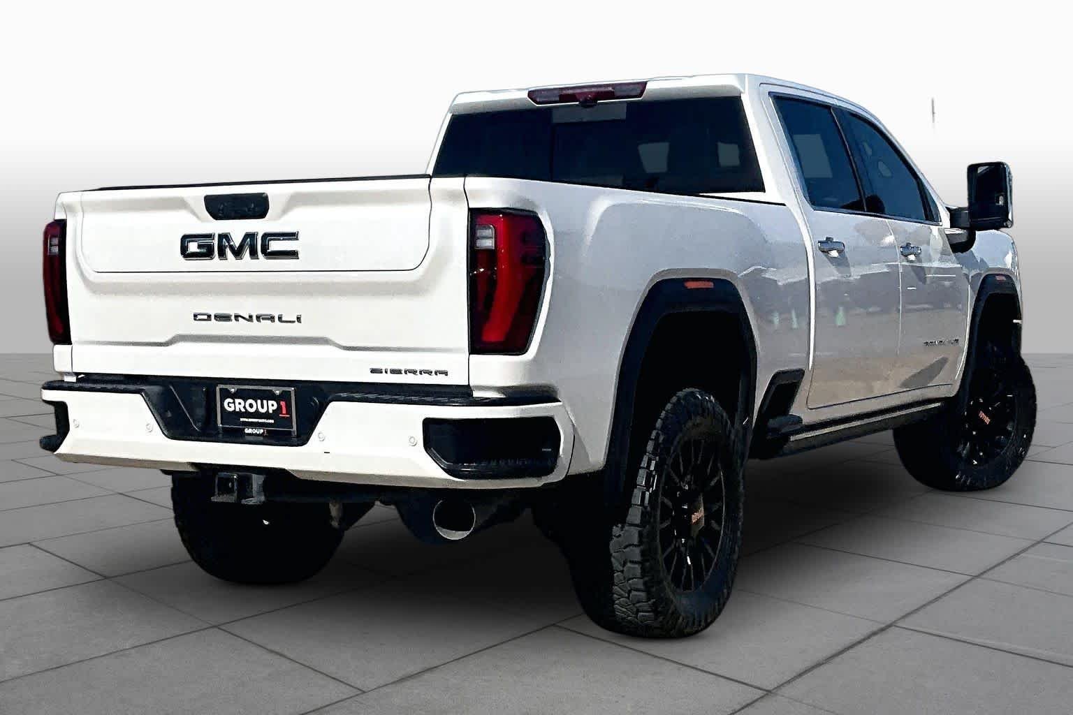 Used 2024 White Frost Tricoat GMC Denali Ultimate image 13