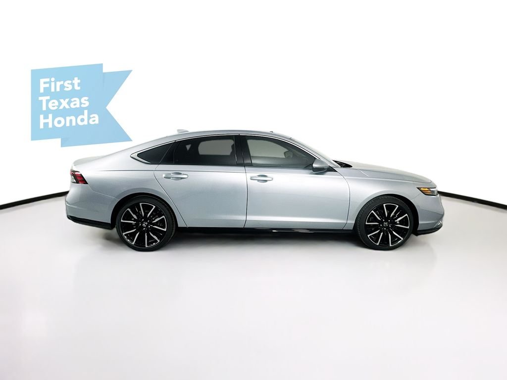 New 2026 Solar Silver Metallic Honda Touring image 8