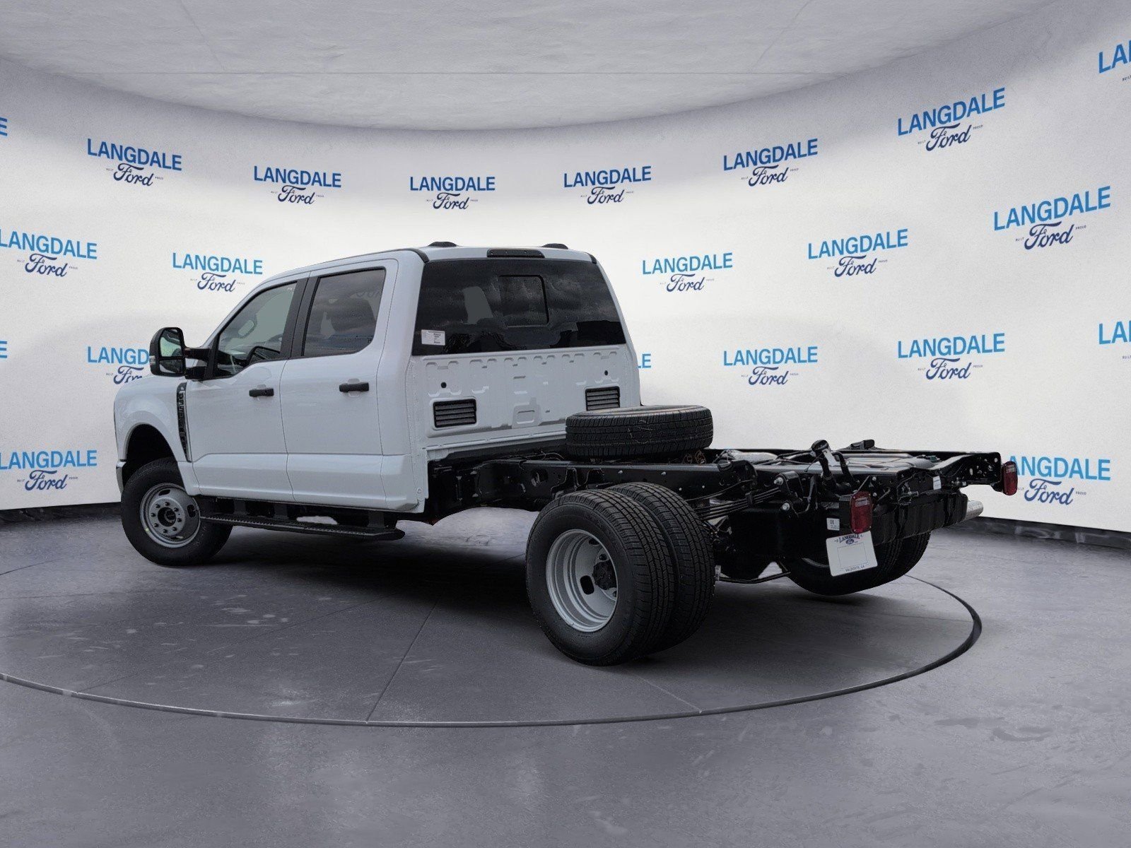 New 2026 Oxford White Ford XL image 9