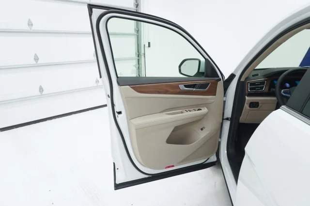 New 2026 Opal White Pearl Volkswagen 2.0T SE w/Technology image 13