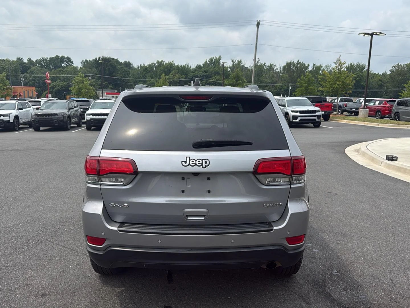 Used 2020 Billet Silver Metallic Jeep Laredo image 7