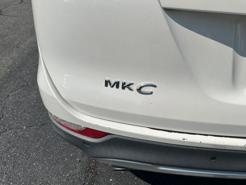 Used 2017 White Lincoln Select image 37
