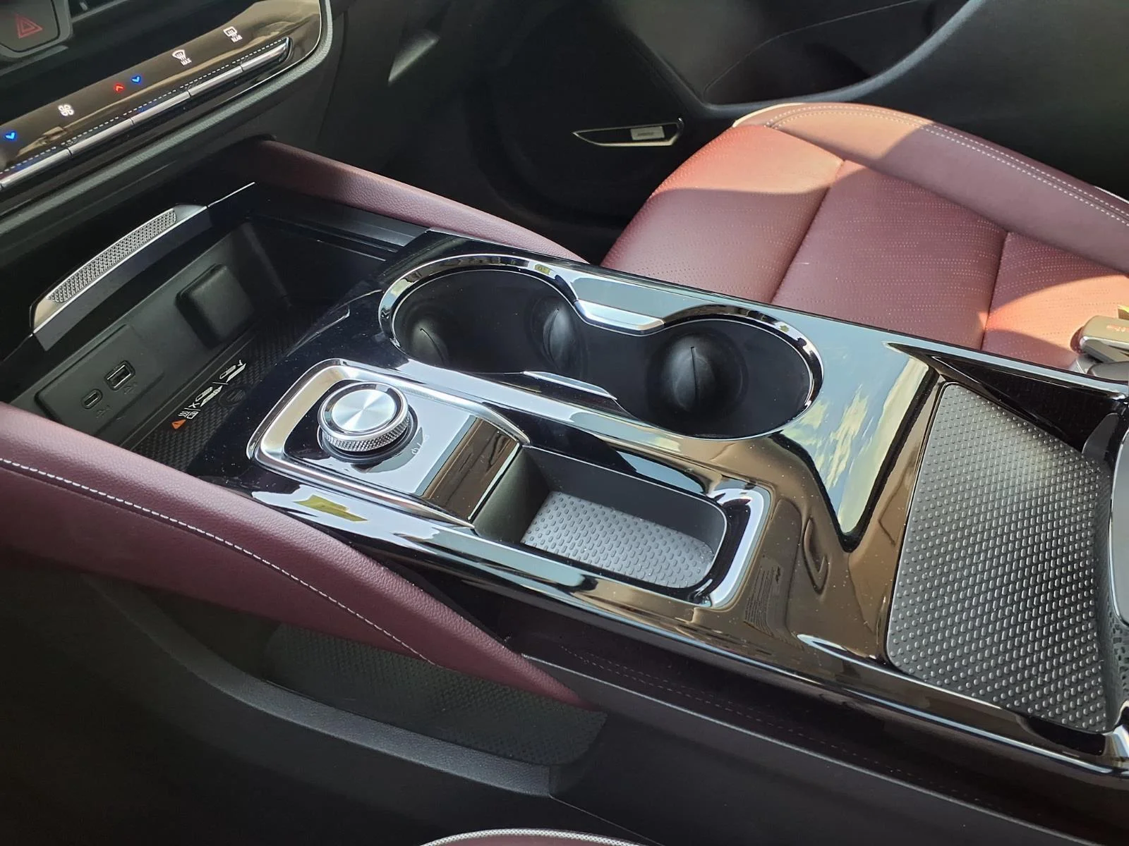 Used 2024 Summit White Buick Sport Touring image 7