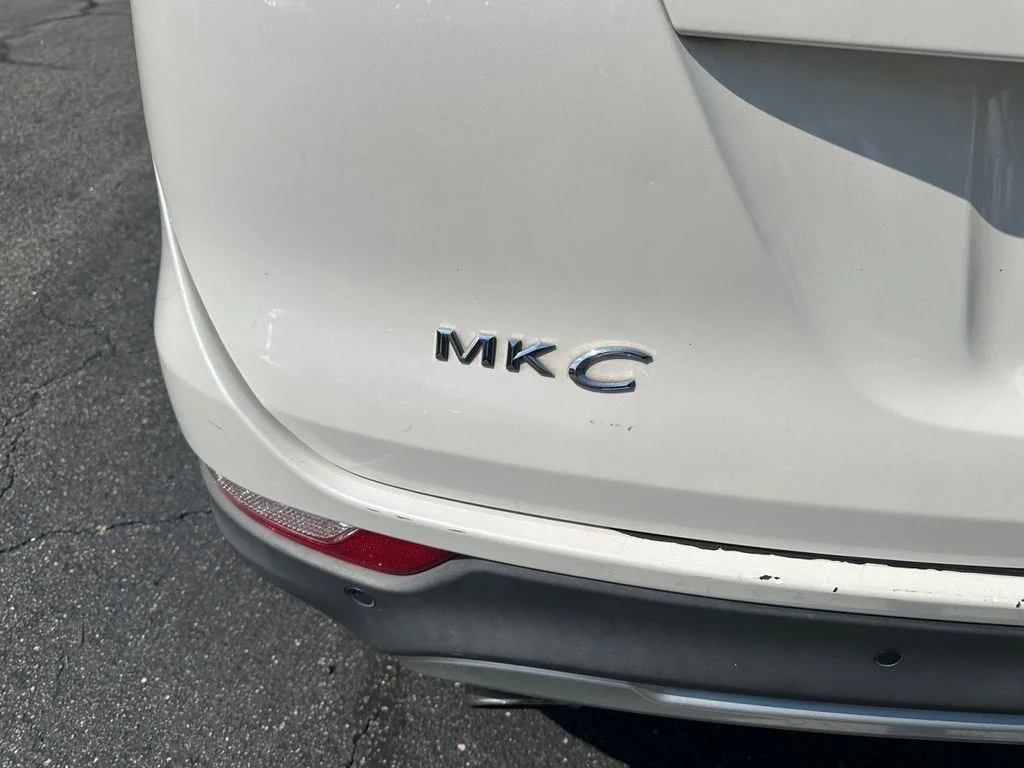 Used 2017 White Lincoln Select image 37