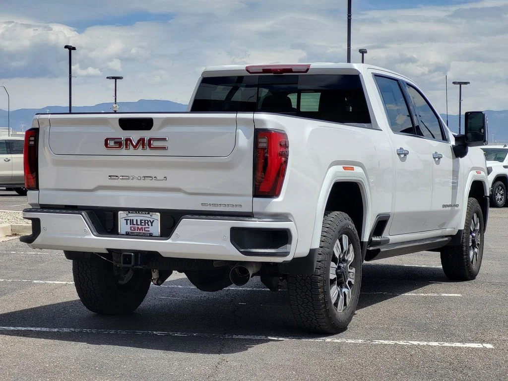 Used 2024 White Frost Tricoat GMC Denali image 7
