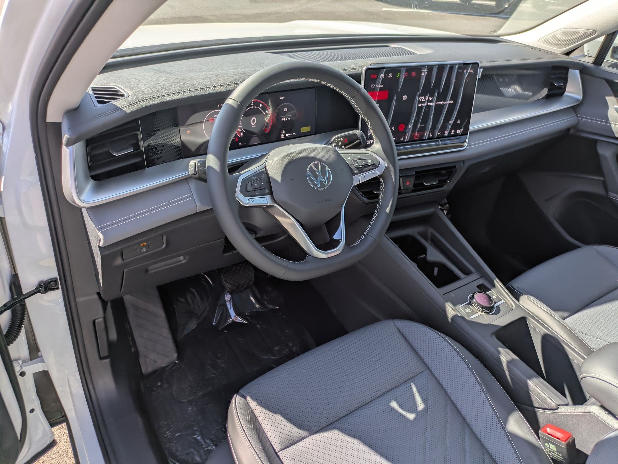 New 2026 Pure White Volkswagen SE image 10