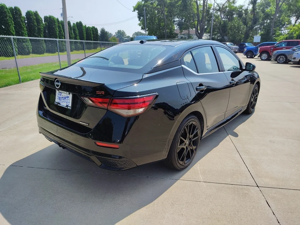 Used 2025 Super Black Nissan SR image 4