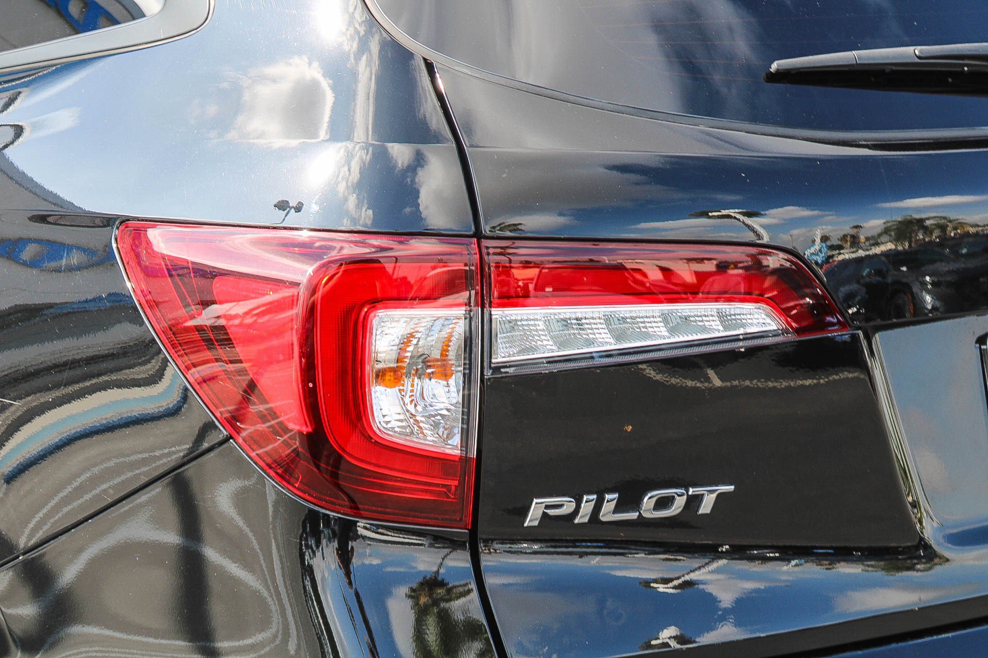Certified Used 2022 Crystal Black Pearl Honda Sport image 9