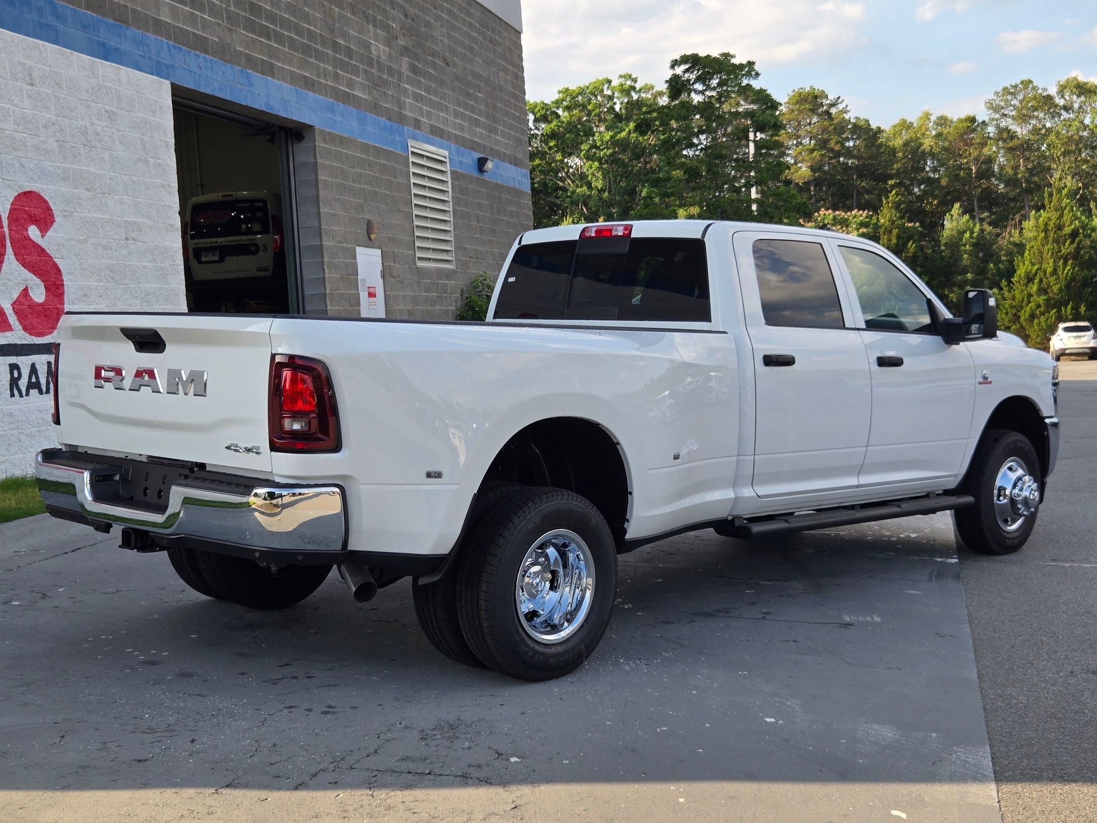New 2026 Bright White Clear-Coat Exterior Paint RAM Tradesman image 7