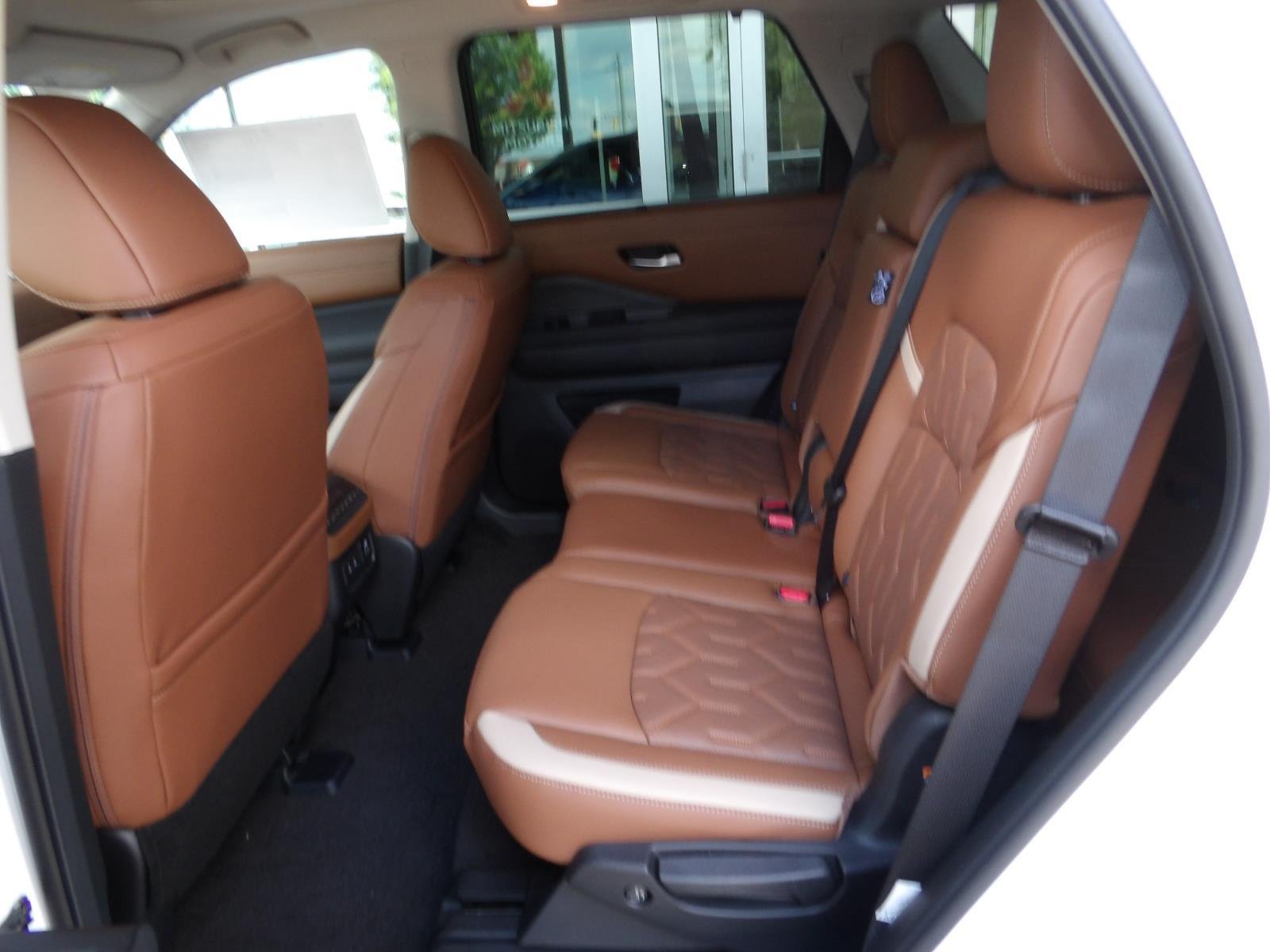 New 2026 Everest White Pearl Tricoat Nissan Platinum image 17