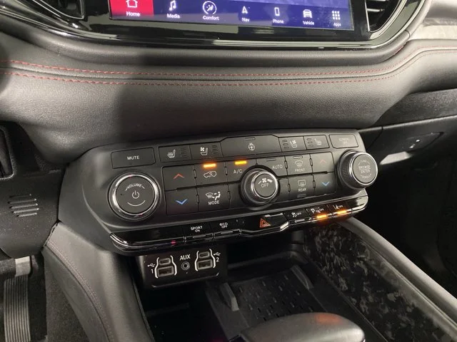 Used 2025 Black Dodge R/T Premium image 31