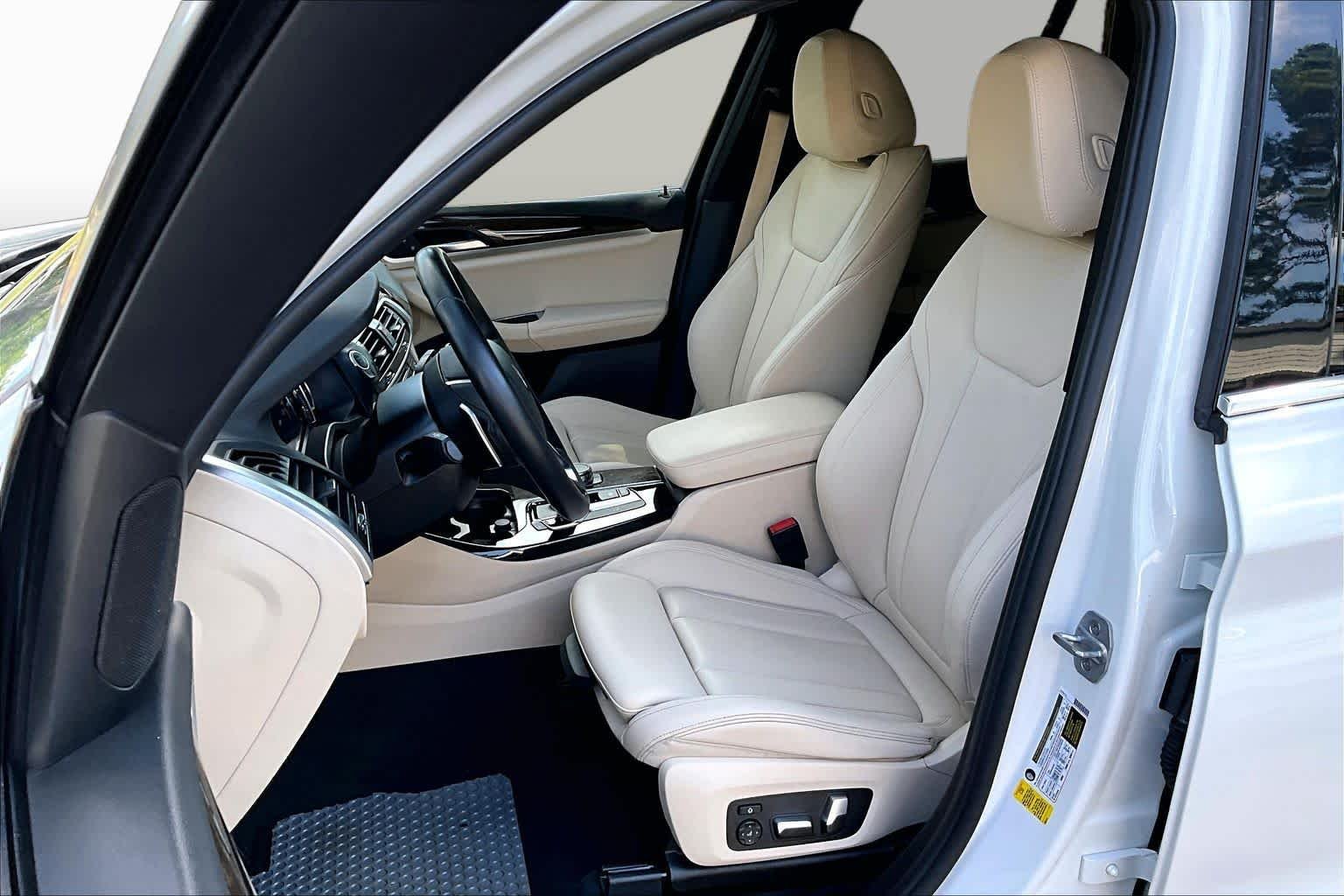Used 2019 Alpine White BMW sDrive30i image 8