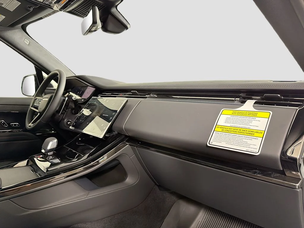 New 2026 Fuji White Land Rover Dynamic SE image 31