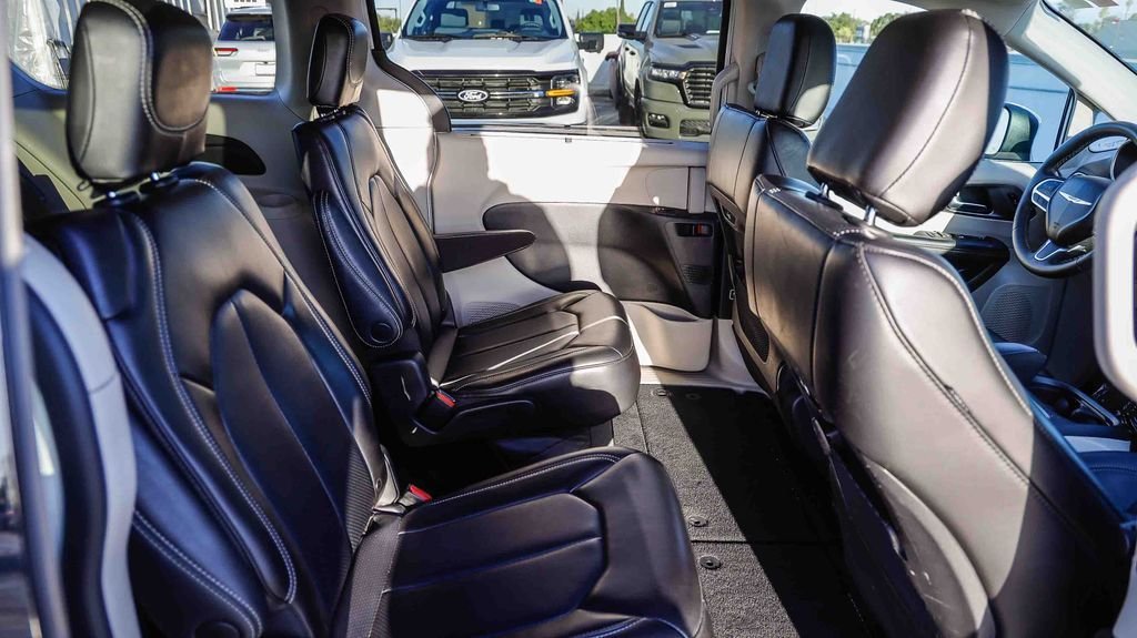Used 2023 Bright White Clearcoat Chrysler Touring L image 19