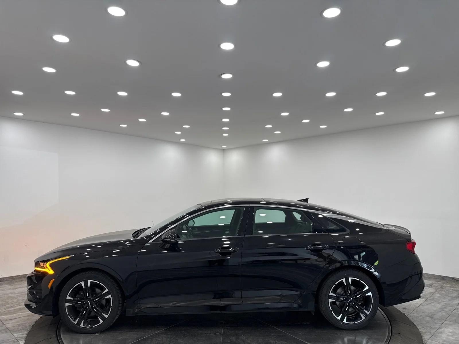 Used 2022 Ebony Black Kia GT-Line AWD image 4