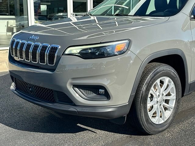 Used 2022 Gray Jeep Latitude Lux image 6