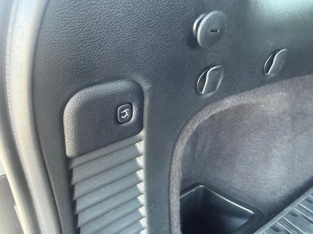 Used 2015 Brilliant Black Crystal Pearlcoat Jeep Limited image 49