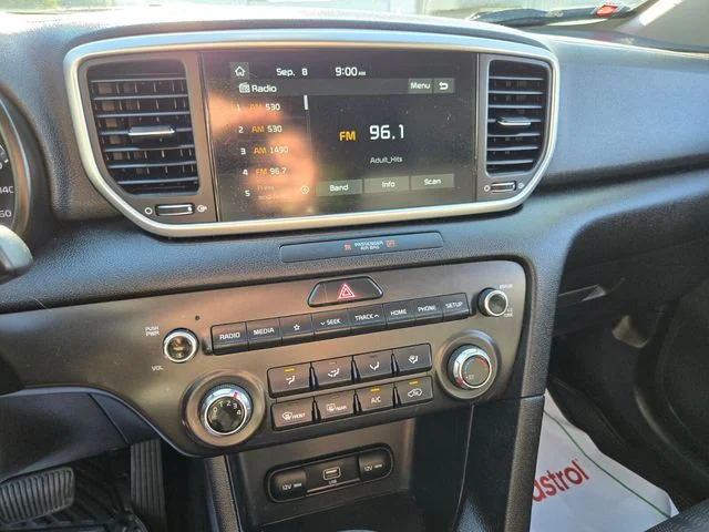 Used 2022 White Kia LX image 27