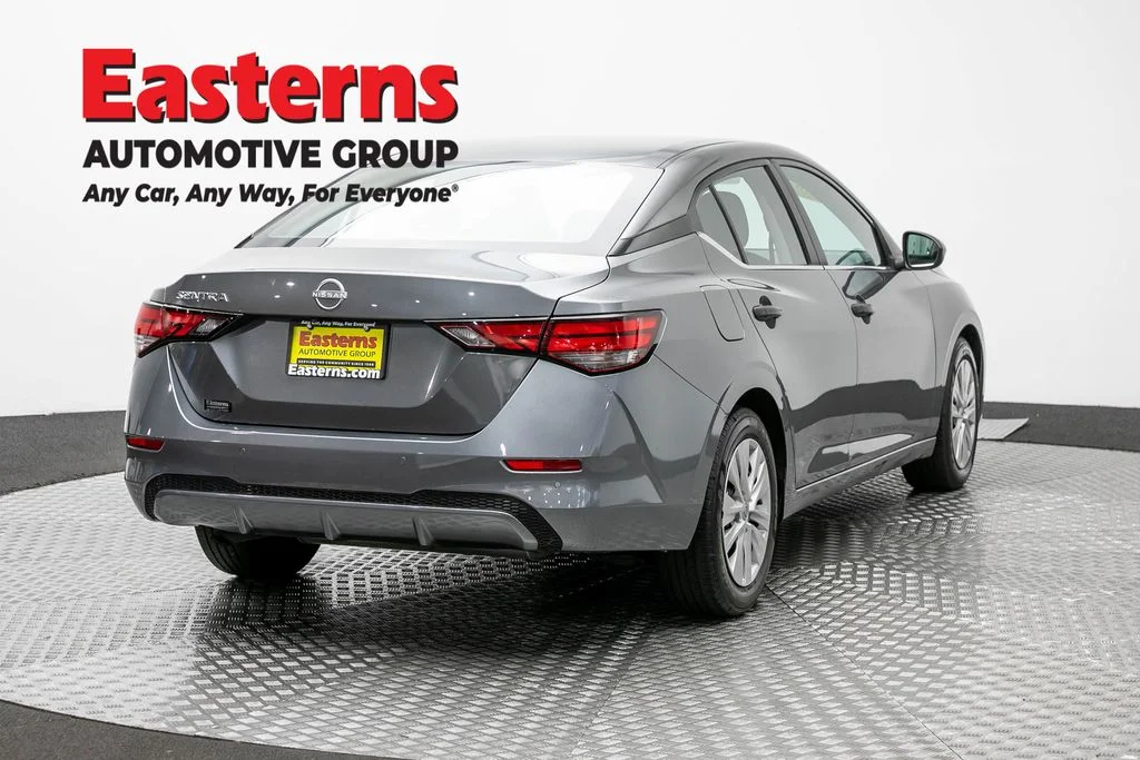 Used 2024 Gray Nissan S image 5