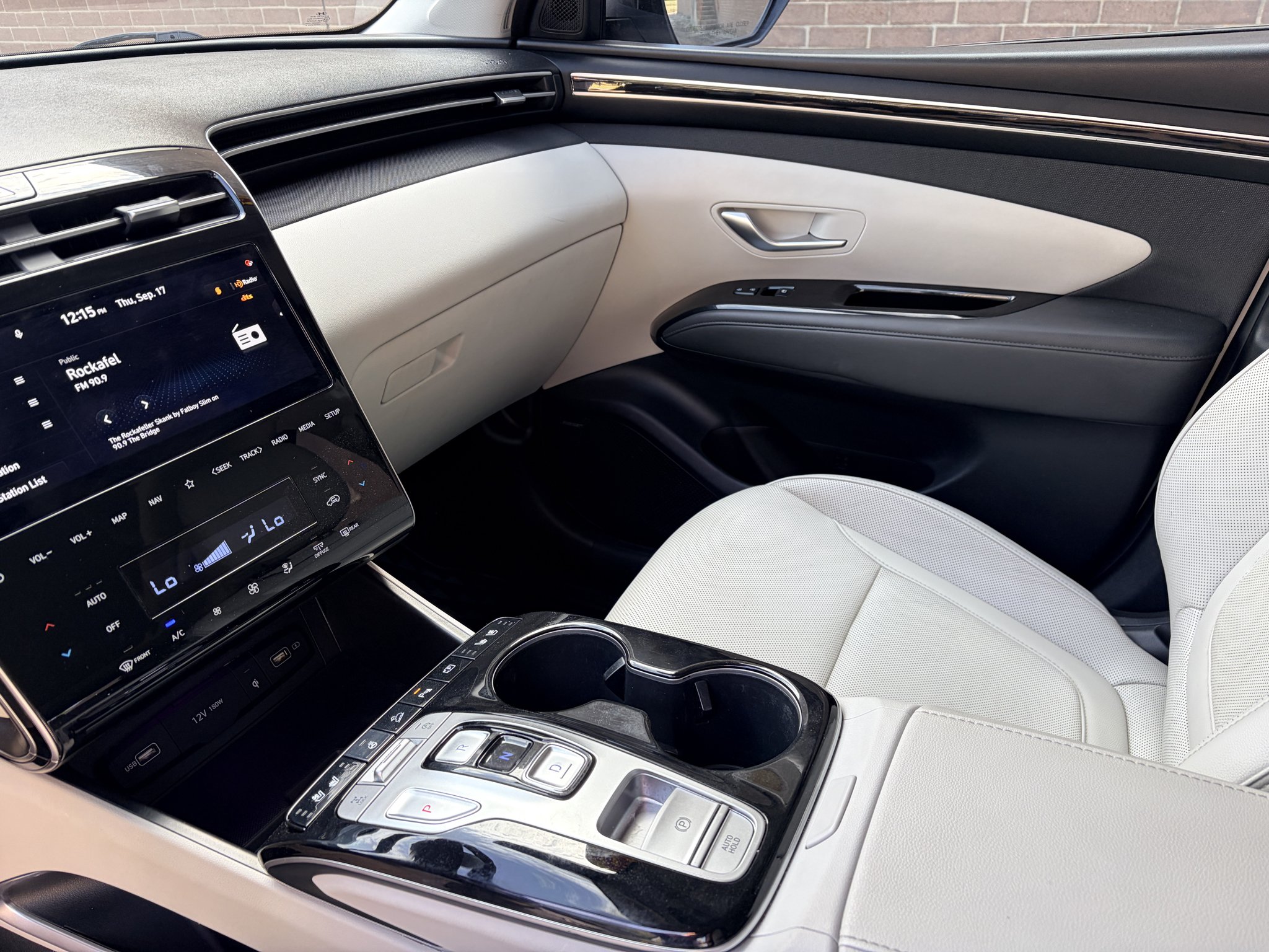 Used 2022 Quartz White Hyundai Limited image 18
