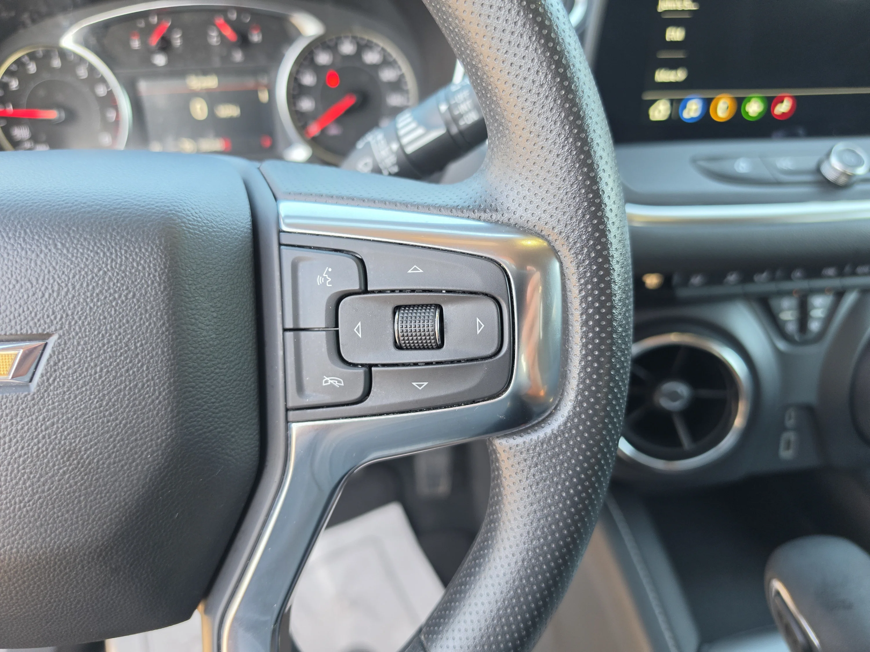 Used 2025 Sterling Gray Metallic Chevrolet LT image 32