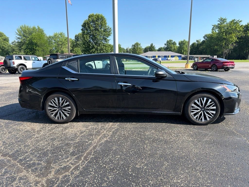 Used 2025 Black Nissan 2.5 SV image 9