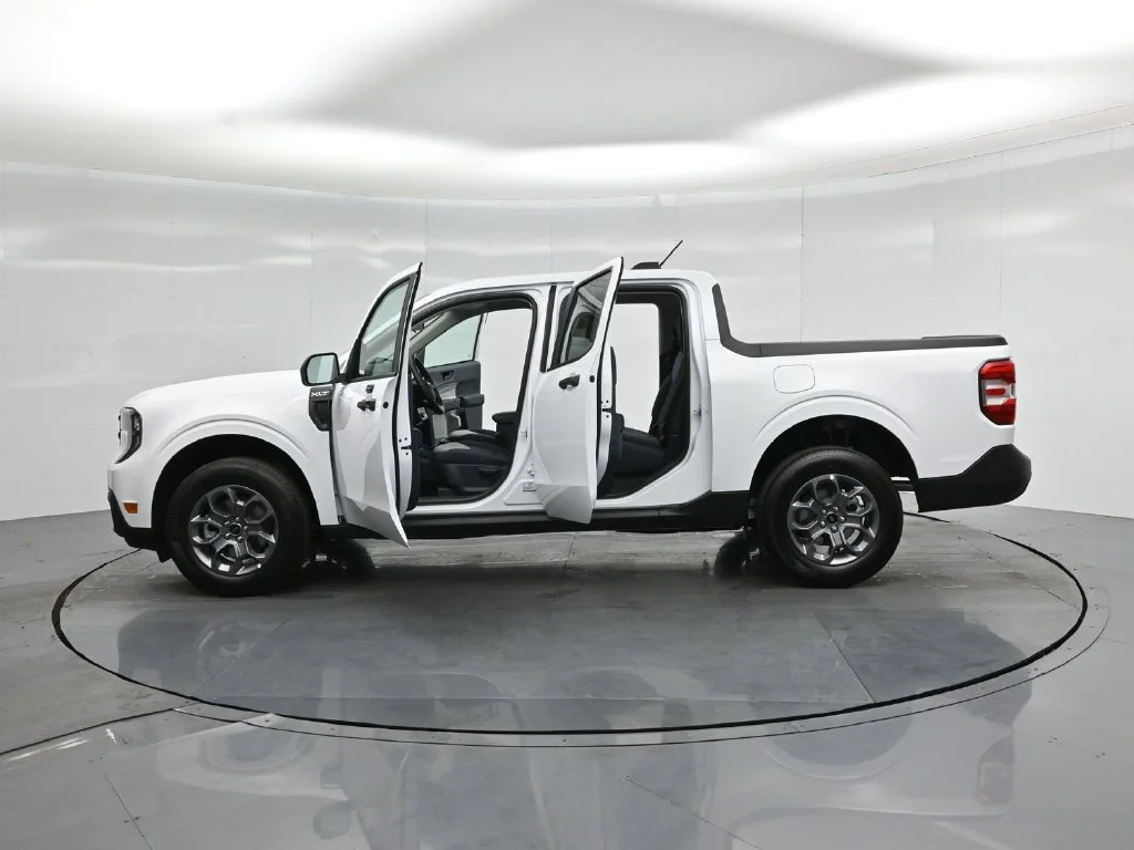 New 2026 Oxford White Ford XLT image 31