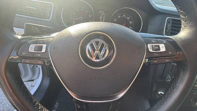 Used 2017  Volkswagen 1.4T SE image 22