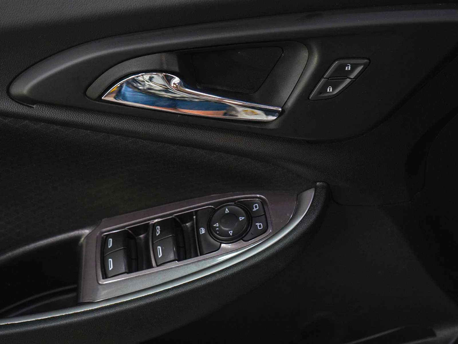 Used 2022 Summit White Chevrolet LT image 19