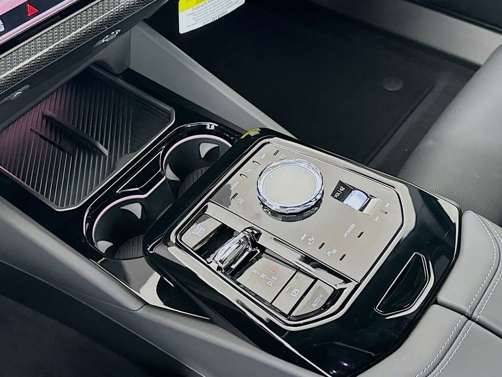New 2027 Vegas Red Metallic BMW 550e xDrive image 15