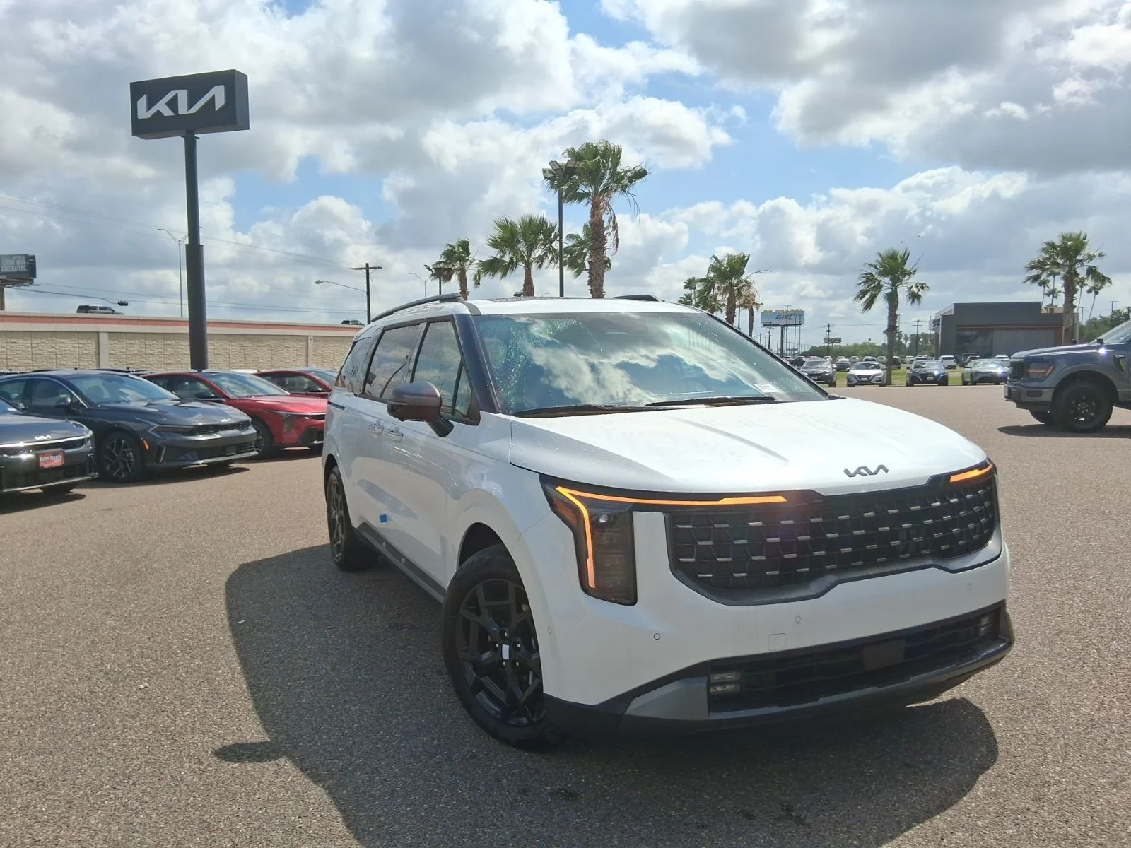 2026 Kia Sedona SX Prestige HEV's photo