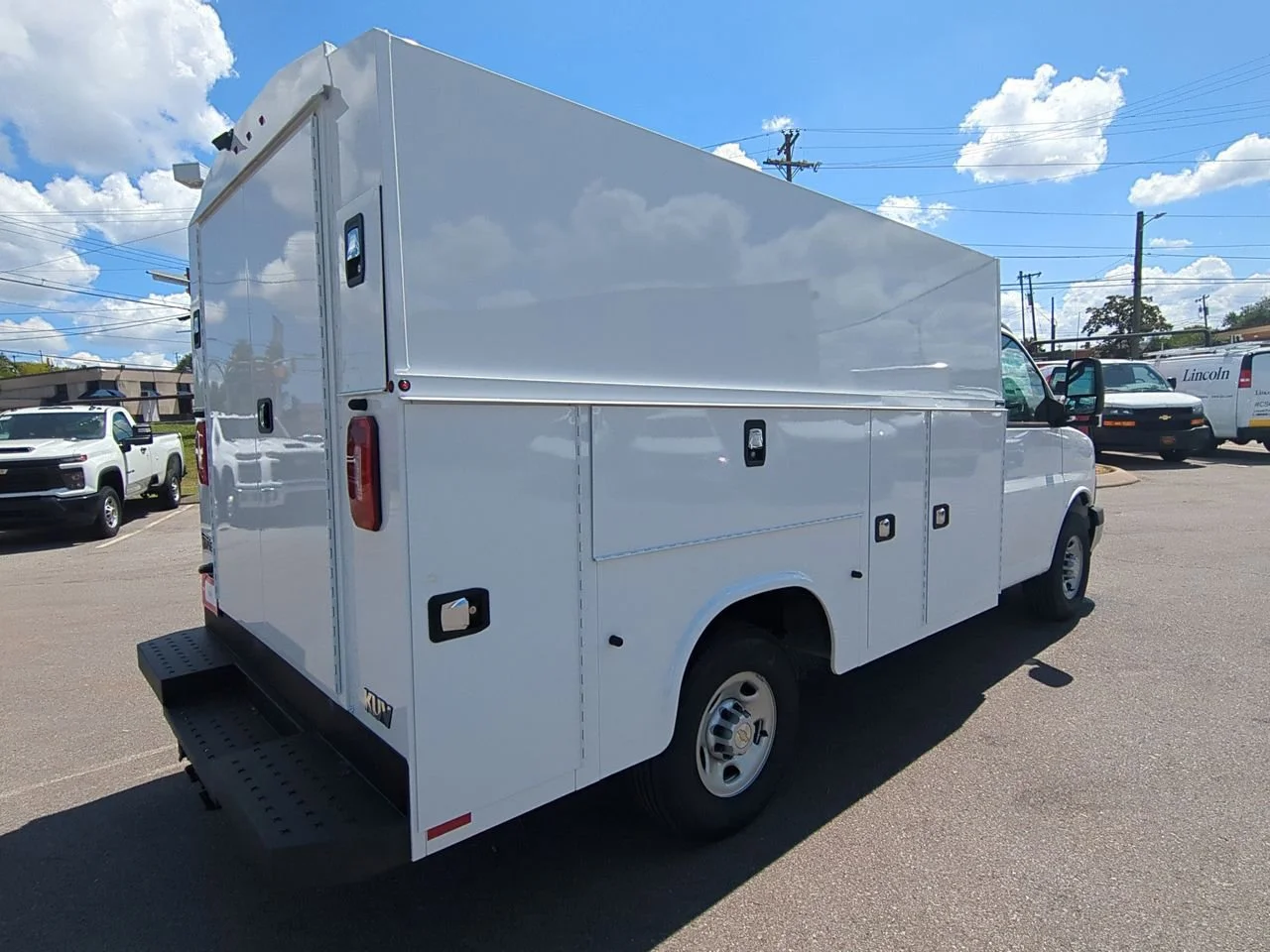 New 2025 Summit White Chevrolet 1WT image 8