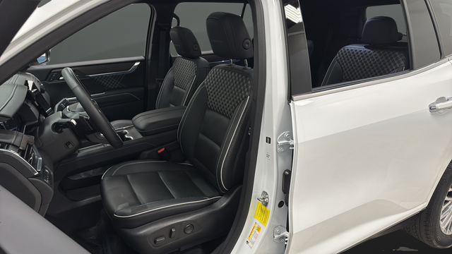 Used 2024 Summit White GMC Denali image 9