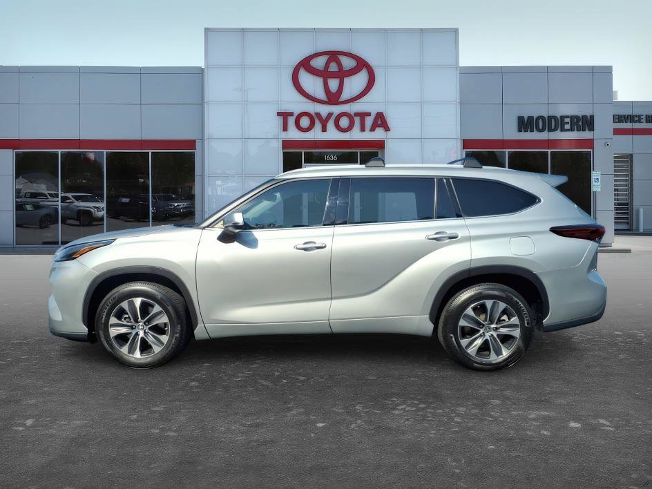 Used 2022 Celestial Silver Metallic Toyota XLE image 2