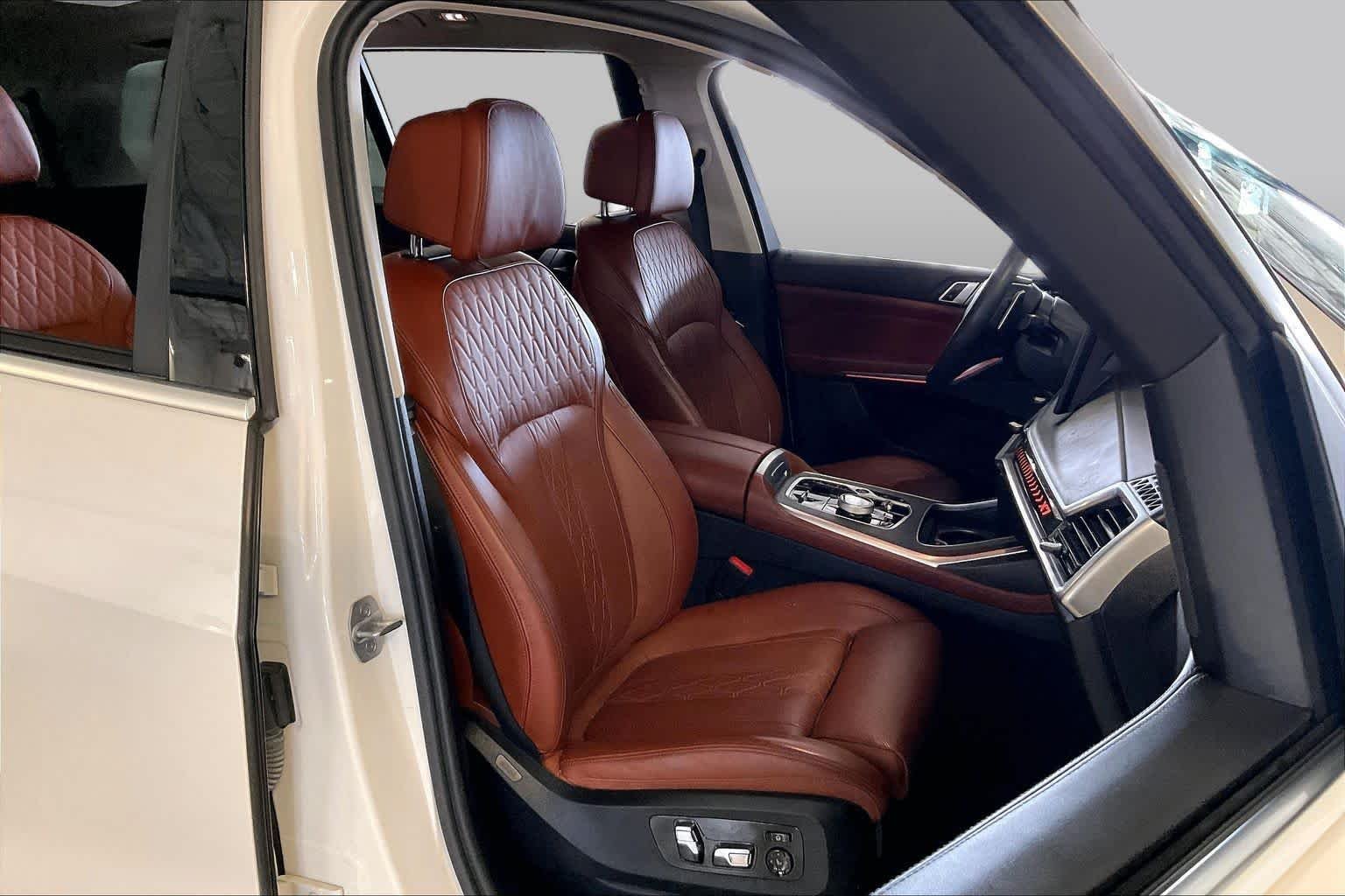 Used 2023 Mineral White Metallic BMW xDrive40i image 8