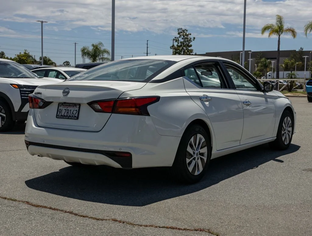 Used 2024 White Nissan 2.5 S image 3