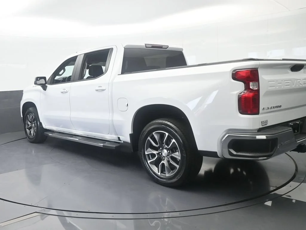 Used 2023 Summit White Chevrolet LT image 4