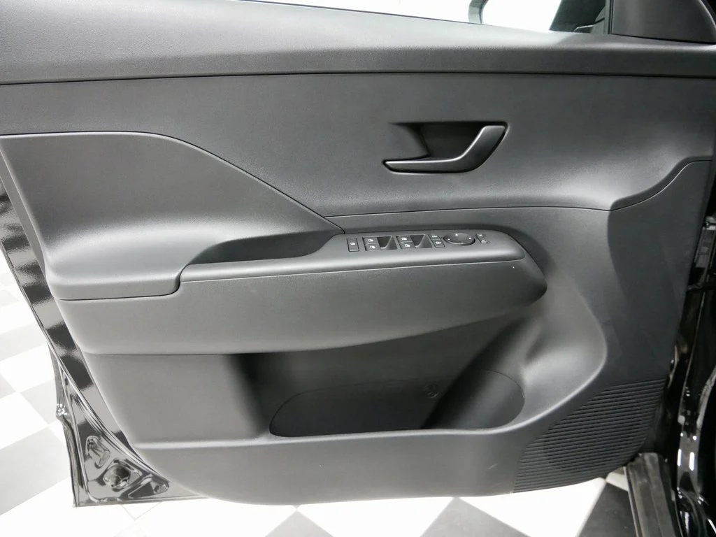 Used 2025 Black Hyundai SEL image 7