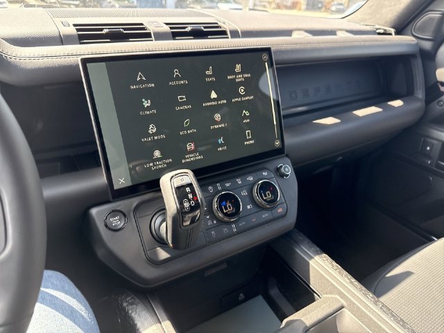 2026 Land Rover Defender OCTA Black - Photo 15