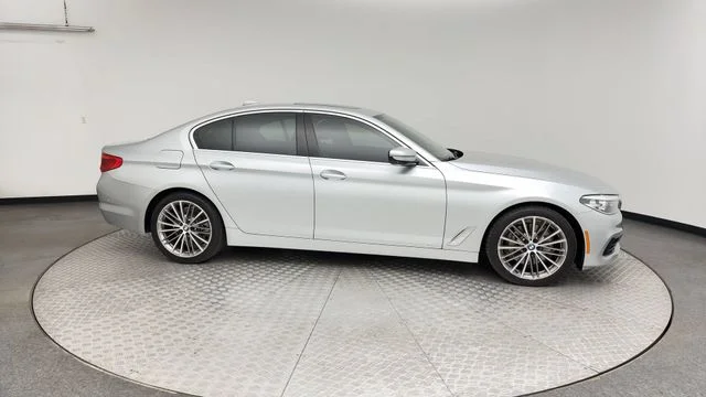 Used 2019 Silver BMW 530i xDrive image 9