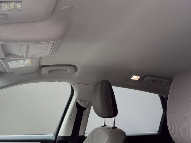 Used 2022 Silver Ford SE image 16