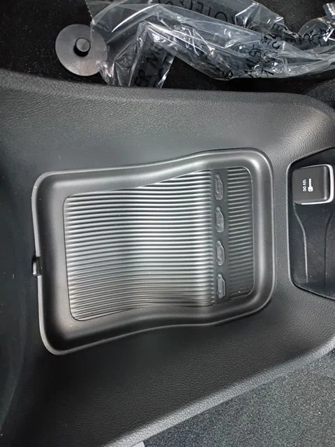 New 2026 Bright White Clear-Coat Exterior Paint Chrysler Select image 35
