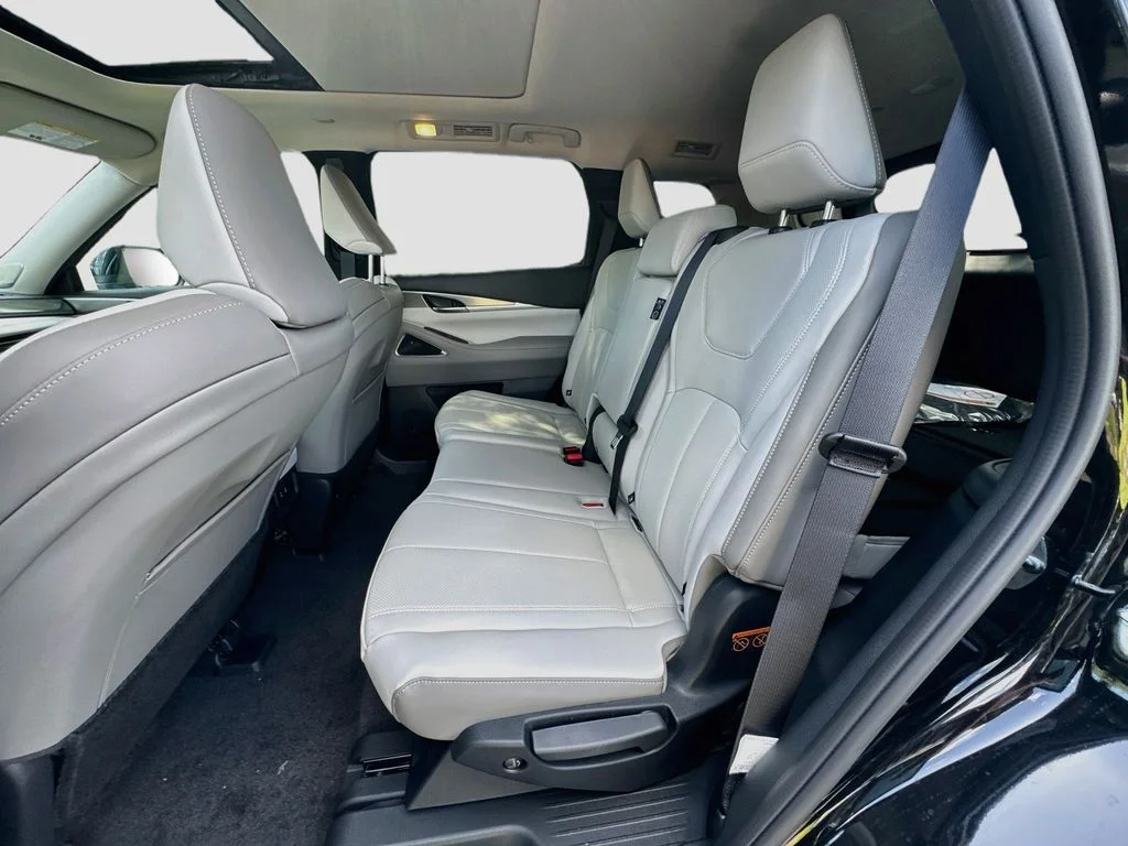 New 2027 MINERAL BLACK INFINITI Luxe FWD image 26