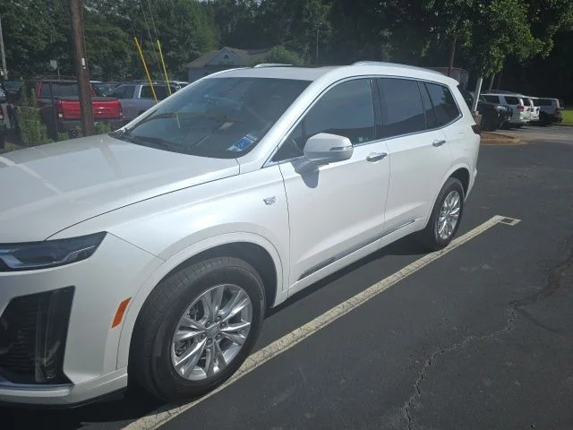 Used 2025 White Cadillac Luxury image 5