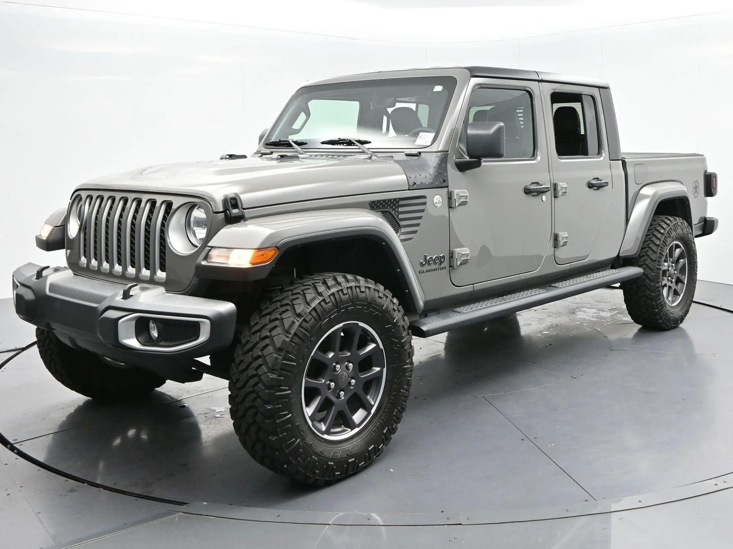 Used 2022 Sting-Gray Clearcoat Jeep Overland image 3