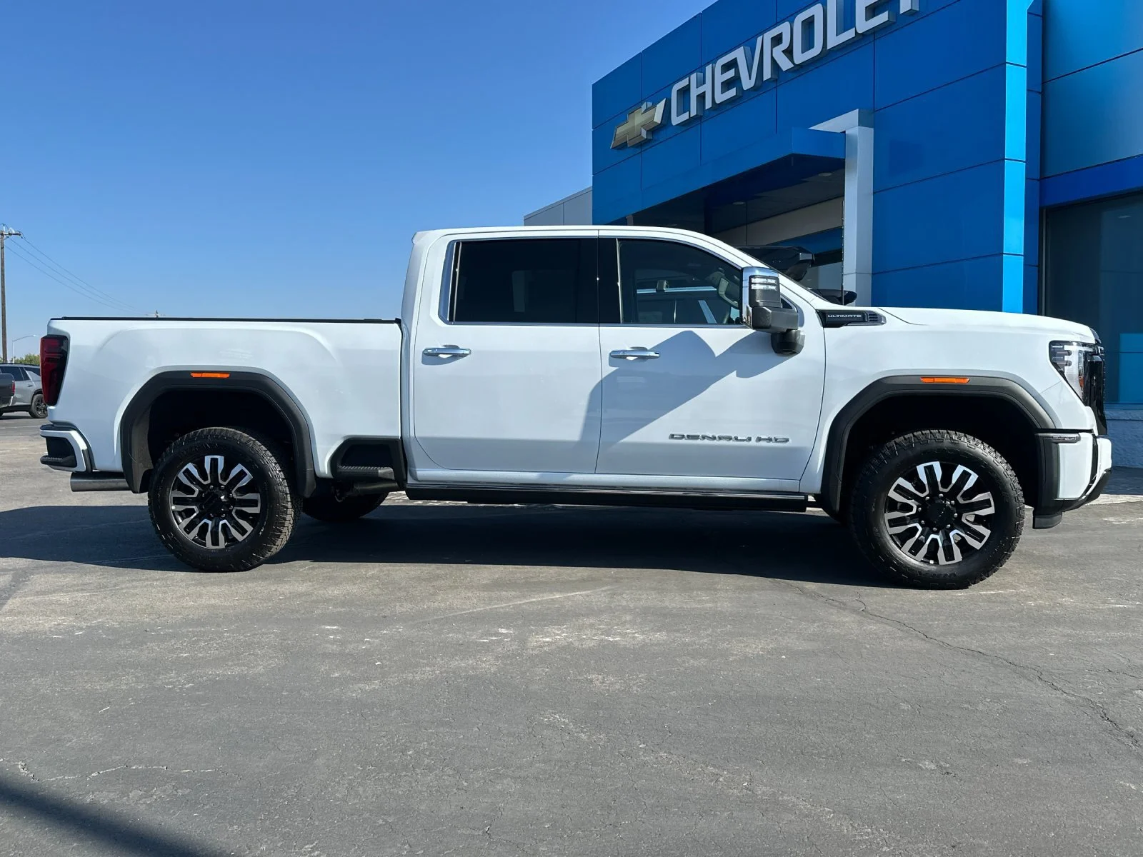 New 2026 Glacier White Tricoat GMC Denali Ultimate image 3
