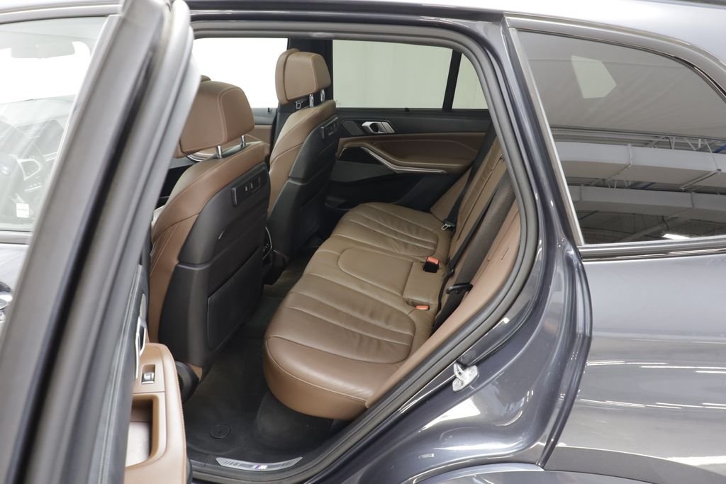 Used 2019 Arctic Gray Metallic BMW xDrive50i image 16